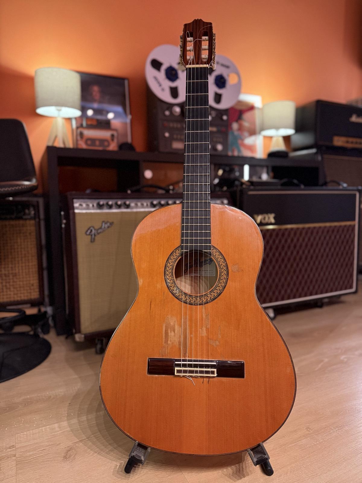 Instrumento acustico del estudio (4)