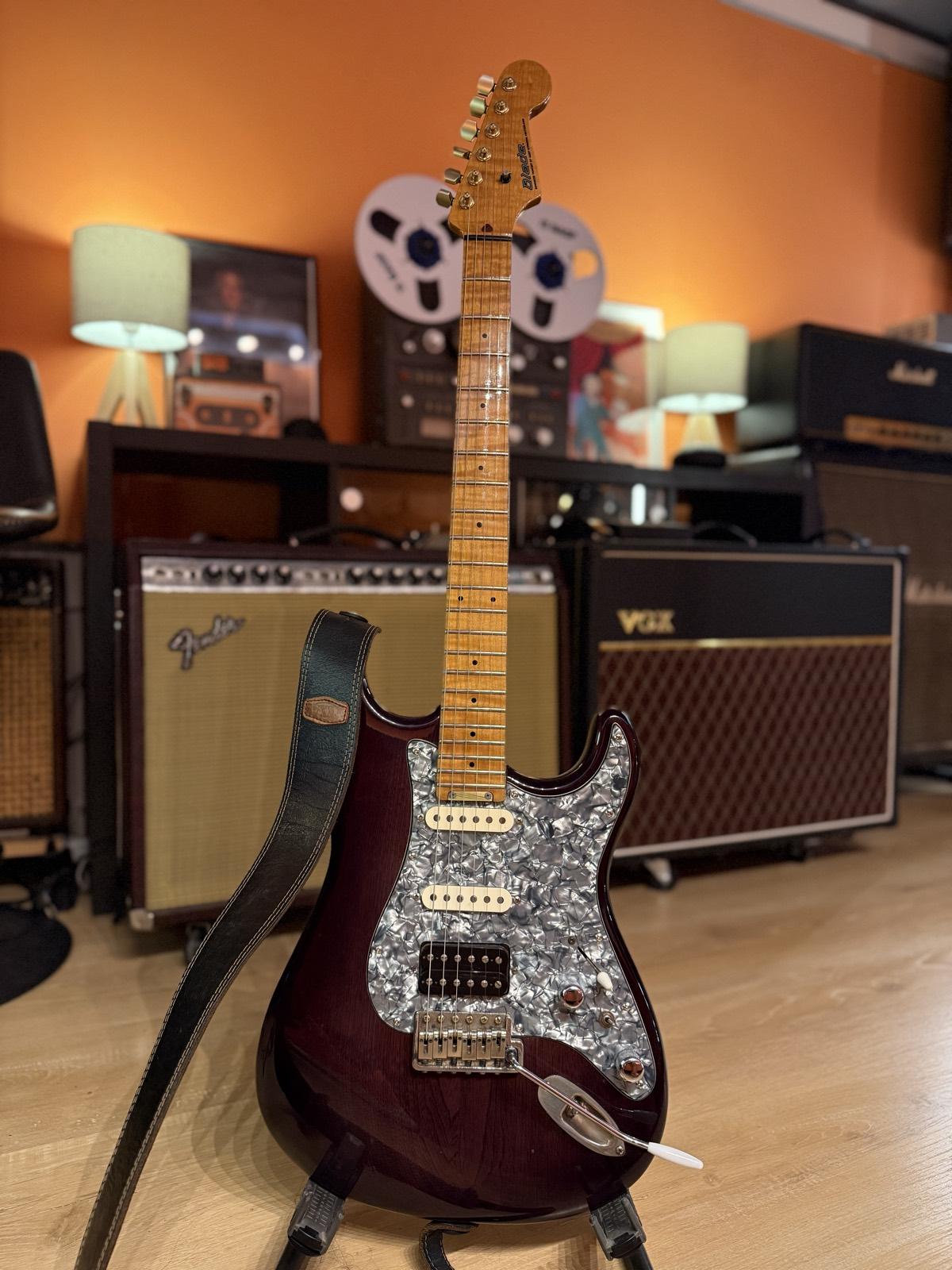 Guitarra electrica del estudio (16)