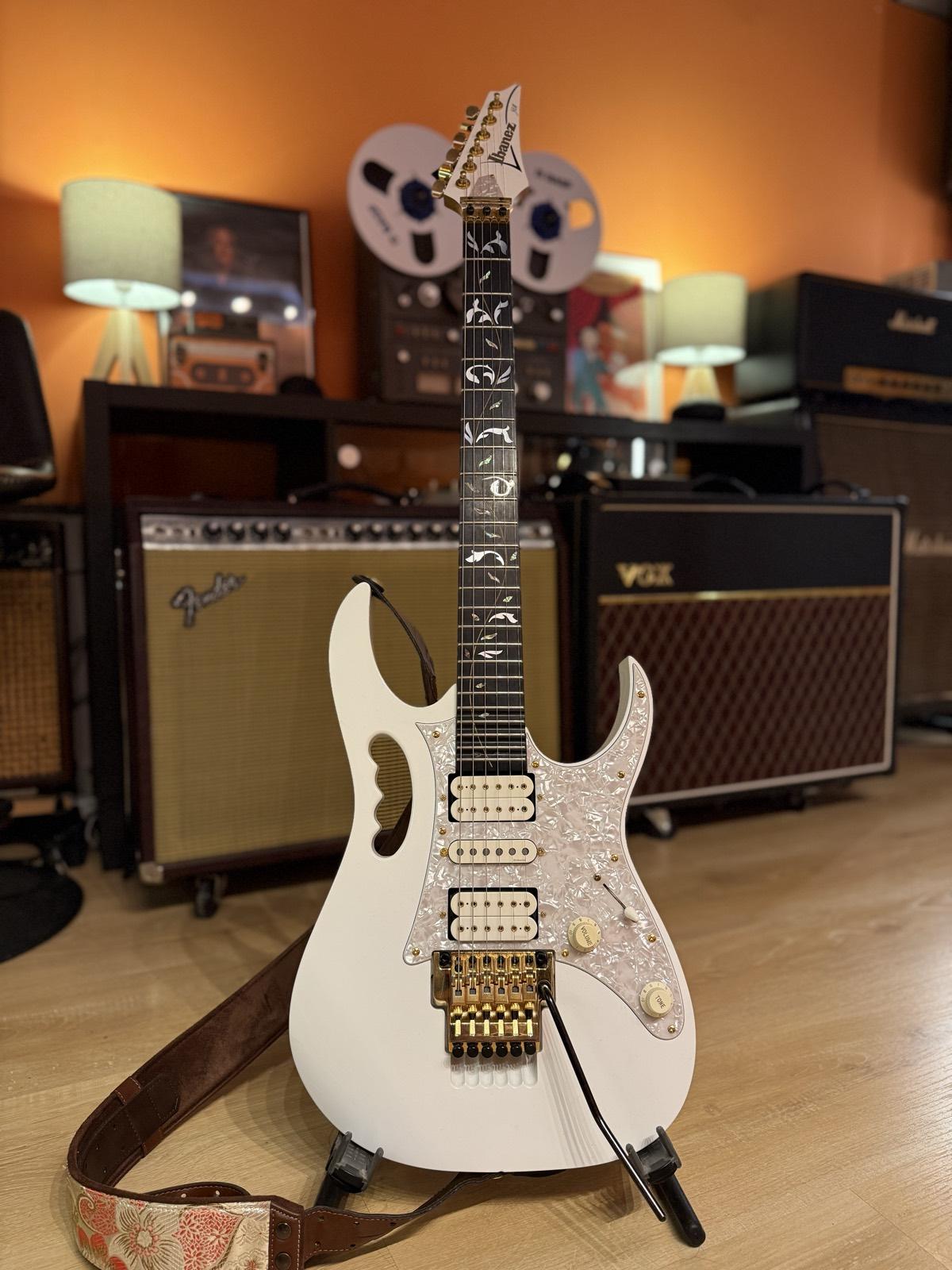 Guitarra electrica del estudio (17)