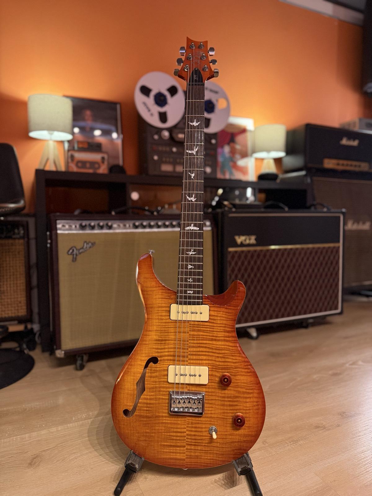 Guitarra electrica del estudio (19)