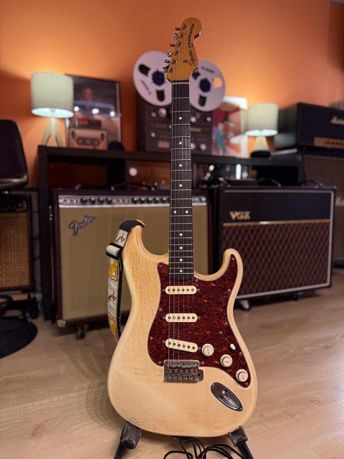Guitarra electrica del estudio (4)