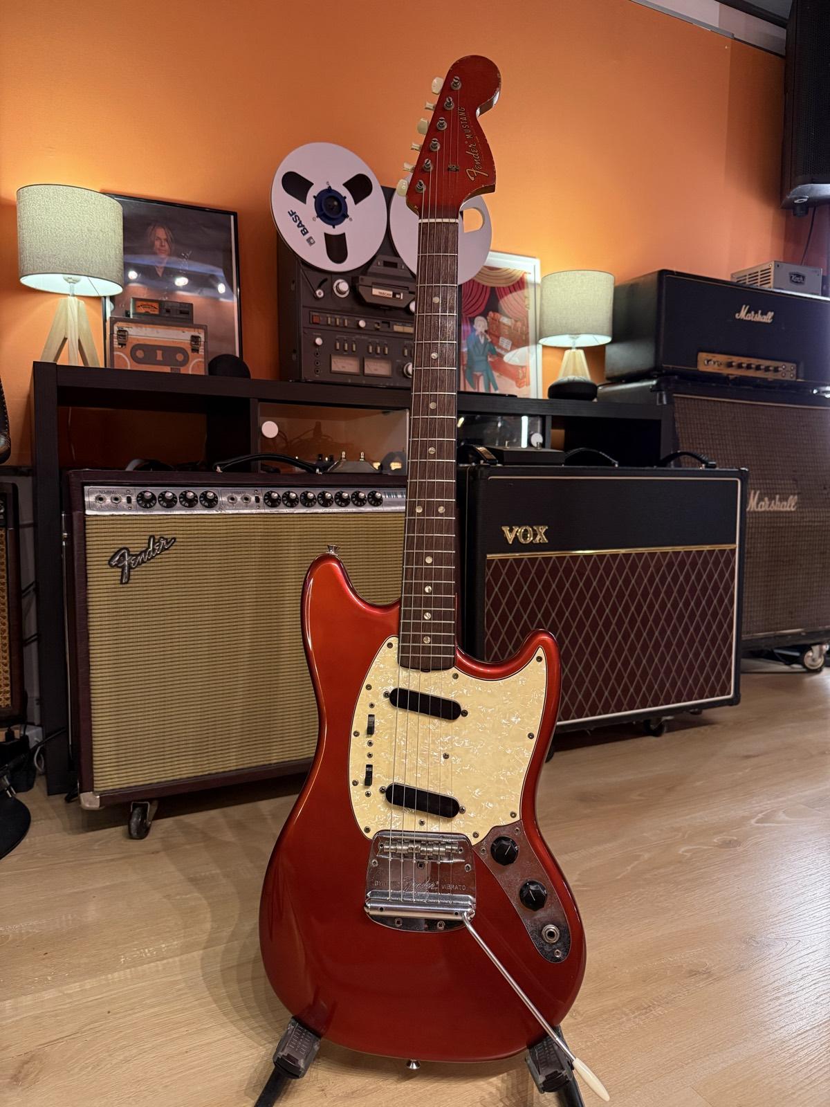 Guitarra electrica del estudio (20)